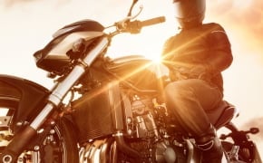 Rouler en moto l'été