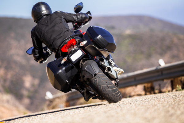 Pneu moto été/hiver