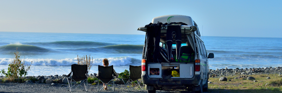 image d'un van sur une plage