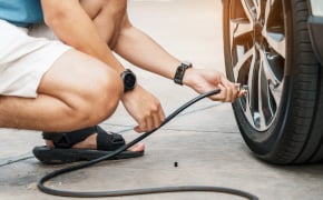 Pourquoi la pression des pneus évolue pendant vos vacances ?