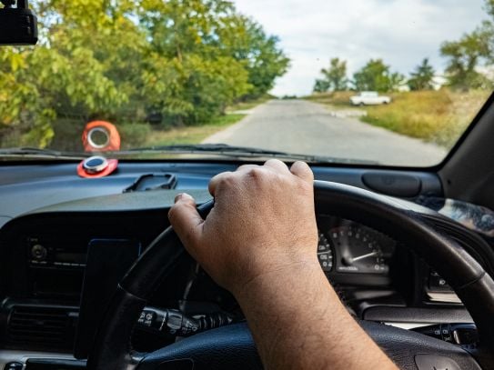 main au volant