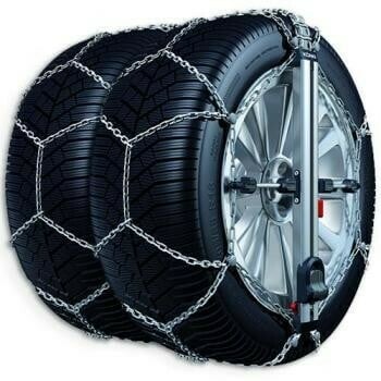 Promo Chaussette chaine neige textile pneu 235/45R18 haute résistance chez  Bricomarché