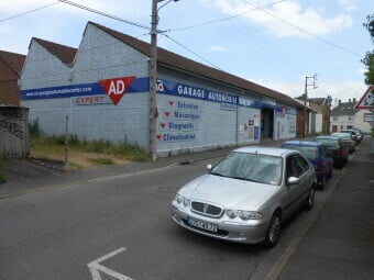 AUTOMOBILE CENTER